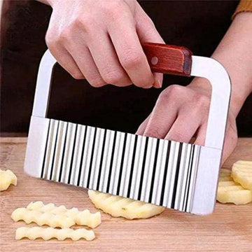 Stainless Steel Wavy Crinkle Cutter with Wooden Handle – Perfect for Stylish Slicing